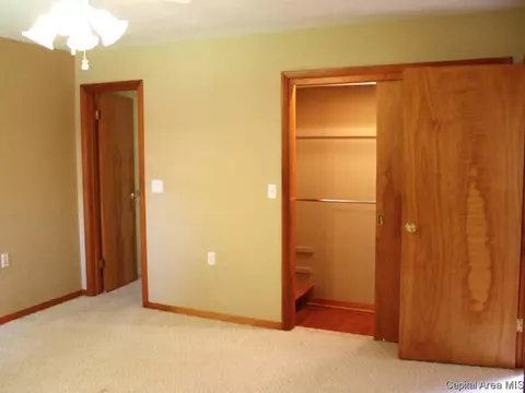 34 W Hazel Dell Ln, Springfield, IL 62712 photo 9