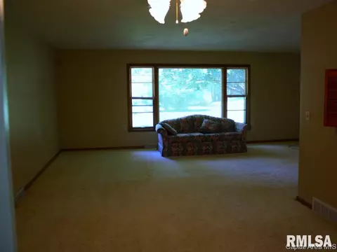 34 W Hazel Dell Ln, Springfield, IL 62712 photo 2