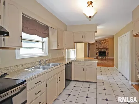 8115 Hunt Rd, Springfield, IL 62712 photo 13