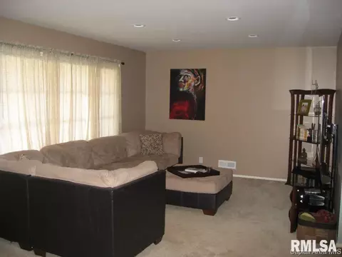 1821 E Grant St, Springfield, IL 62703 photo 2