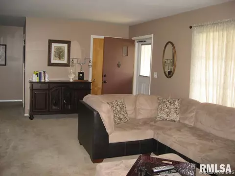 1821 E Grant St, Springfield, IL 62703 photo 3