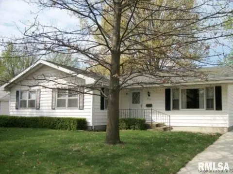 2913 Bennington Dr, Springfield, IL 62704 photo 1