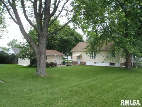 1633 N Milton, Springfield, IL 62702 photo 2