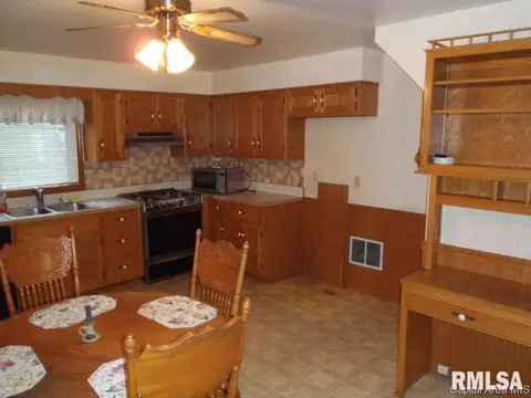 1633 N Milton, Springfield, IL 62702 photo 5