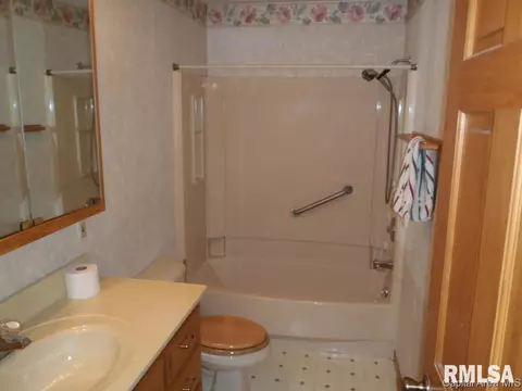 1633 N Milton, Springfield, IL 62702 photo 10