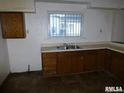 2034 E Clay St, Springfield, IL 62703 photo 5