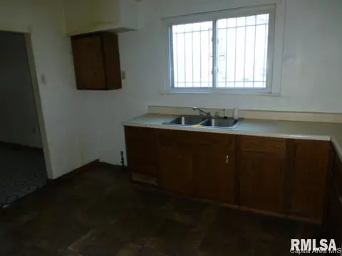 2034 E Clay St, Springfield, IL 62703 photo 6