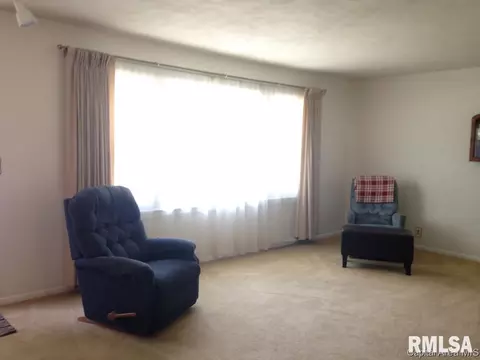 1837 Lee St, Springfield, IL 62703 photo 2
