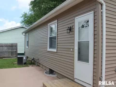 1923 Fairfield, Springfield, IL 62702 photo 2