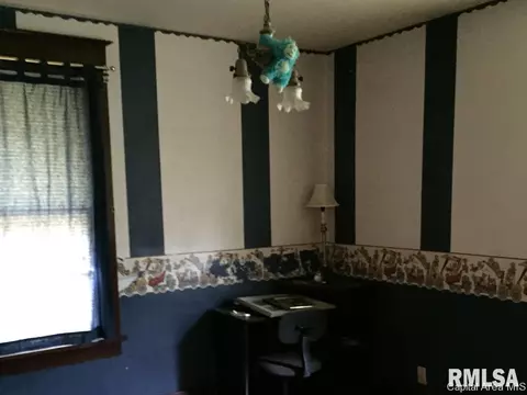 2405 S 11th St, Springfield, IL 62703 photo 4
