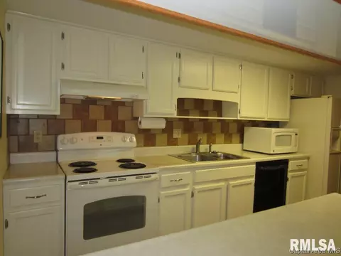 73 Country Pl, Springfield, IL 62703 photo 5