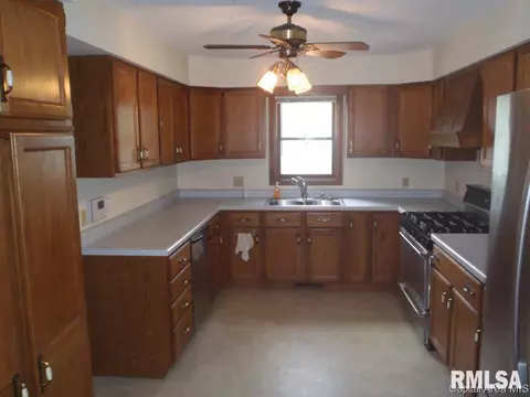 101 Neptune Villa, Springfield, IL 62703 photo 4