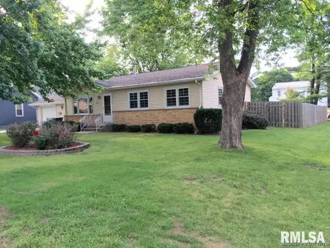 629 E Spruce St, Chatham, IL 62629 photo 2