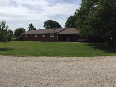 1301 E 600 N Rd, Owaneco, IL 62555 photo 2