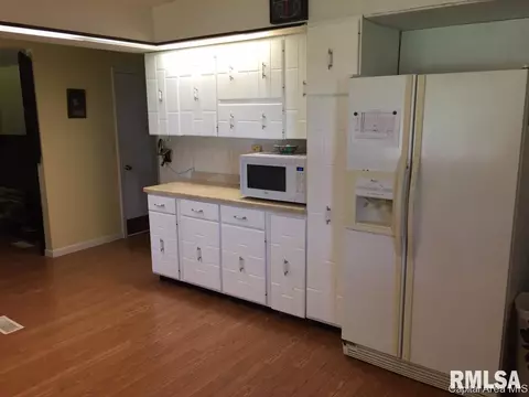 1301 E 600 N Rd, Owaneco, IL 62555 photo 8