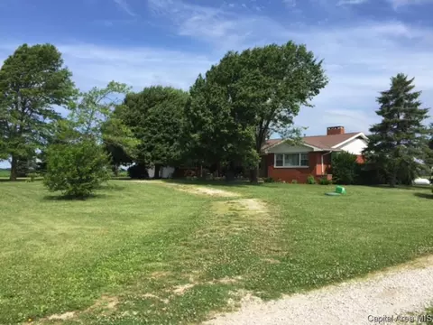 1301 E 600 N Rd, Owaneco, IL 62555 photo 3
