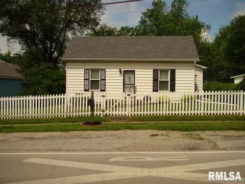 605 N 3rd St, Riverton, IL 62561 photo 1