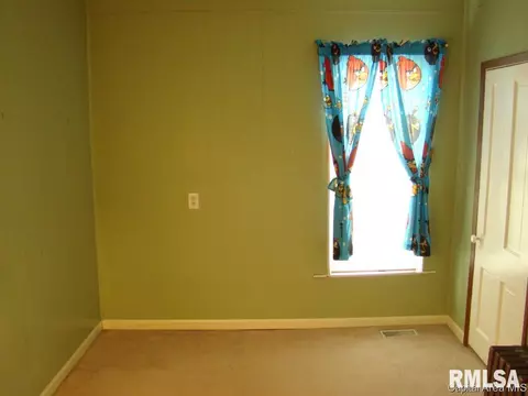 605 N 3rd St, Riverton, IL 62561 photo 11