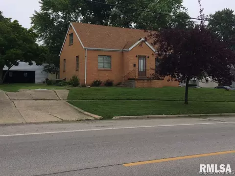 804 N Walnut St, Springfield, IL 62702 photo 2
