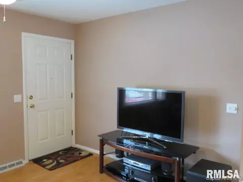 2904 Somerton Rd, Springfield, IL 62702 photo 4
