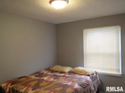 2904 Somerton Rd, Springfield, IL 62702 photo 10