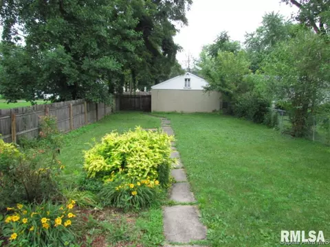 1128 N Macarthur Blvd, Springfield, IL 62702 photo 4
