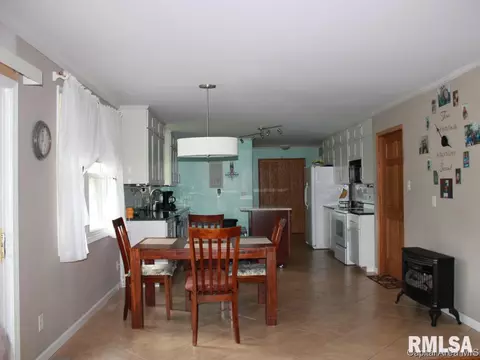 41 Devine Dr, Riverton, IL 62561 photo 6