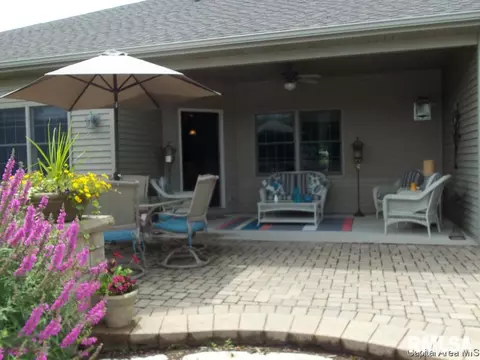 2000 Old Ivy Dr, Springfield, IL 62711 photo 2