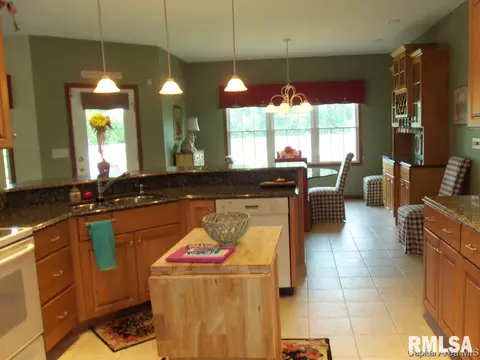 2000 Old Ivy Dr, Springfield, IL 62711 photo 3