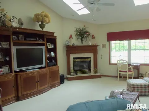 2000 Old Ivy Dr, Springfield, IL 62711 photo 5