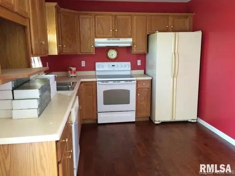 124 E Sherry Dr, Springfield, IL 62703 photo 5