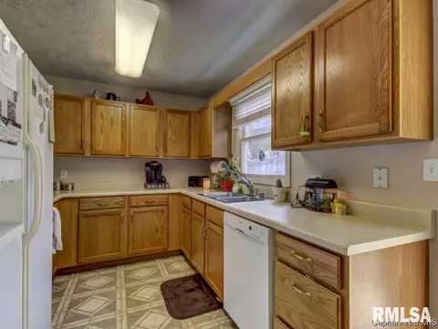 3704 Viking Blvd, Springfield, IL 62712 photo 8