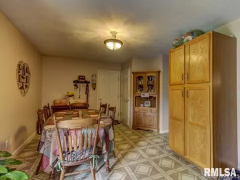 3704 Viking Blvd, Springfield, IL 62712 photo 10