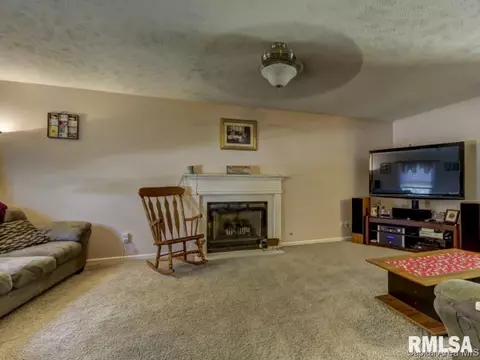 3704 Viking Blvd, Springfield, IL 62712 photo 5