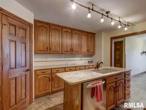8125 Hunt Rd, Springfield, IL 62712 photo 5