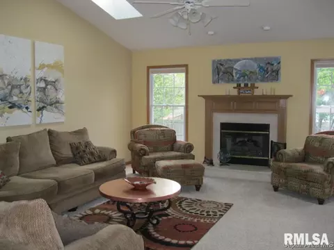 5012 Manhattan Dr, Springfield, IL 62711 photo 2