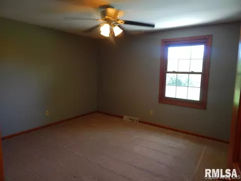 3921 W Bluffs Rd, Springfield, IL 62711 photo 13
