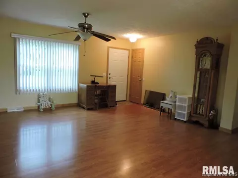 603 N Bitterroot Dr, Athens, IL 62613 photo 6