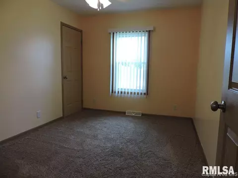 603 N Bitterroot Dr, Athens, IL 62613 photo 16