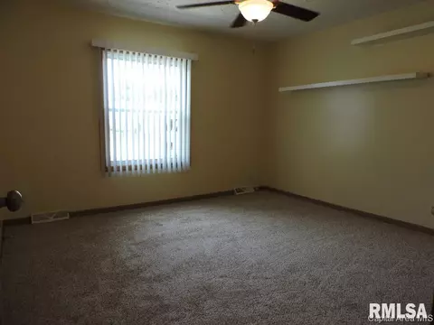 603 N Bitterroot Dr, Athens, IL 62613 photo 12