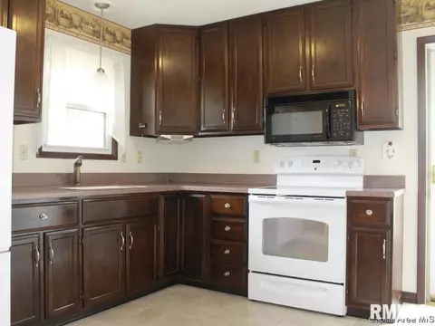 3004 Sherborn Rd, Springfield, IL 62702 photo 2