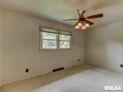 834 Roanoke Dr, Springfield, IL 62702 photo 18