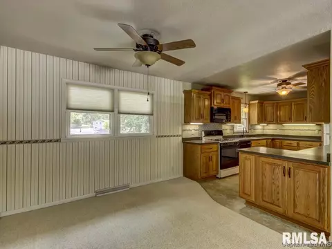 834 Roanoke Dr, Springfield, IL 62702 photo 6