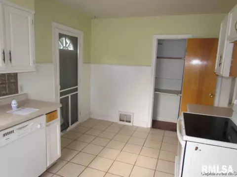 2207 E North Grand Ave, Springfield, IL 62702 photo 8