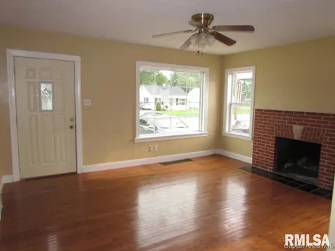 2207 E North Grand Ave, Springfield, IL 62702 photo 6