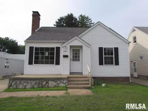 2207 E North Grand Ave, Springfield, IL 62702 photo 1