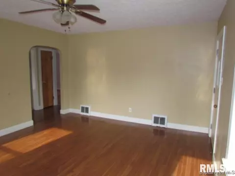2207 E North Grand Ave, Springfield, IL 62702 photo 7
