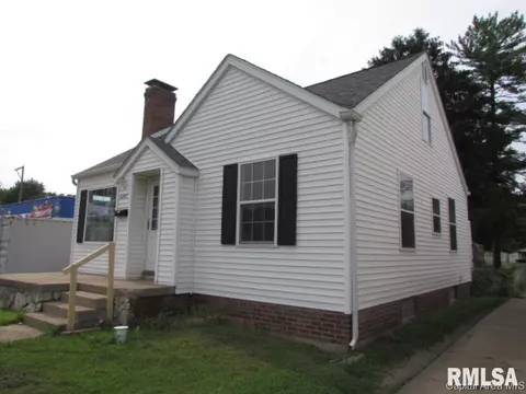 2207 E North Grand Ave, Springfield, IL 62702 photo 2