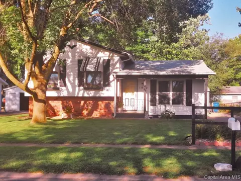1952 Stanhope Rd, Springfield, IL 62702 photo 1