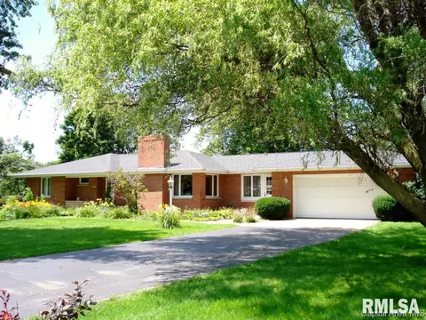604 S Center St, Oneida, IL 61467 photo 1